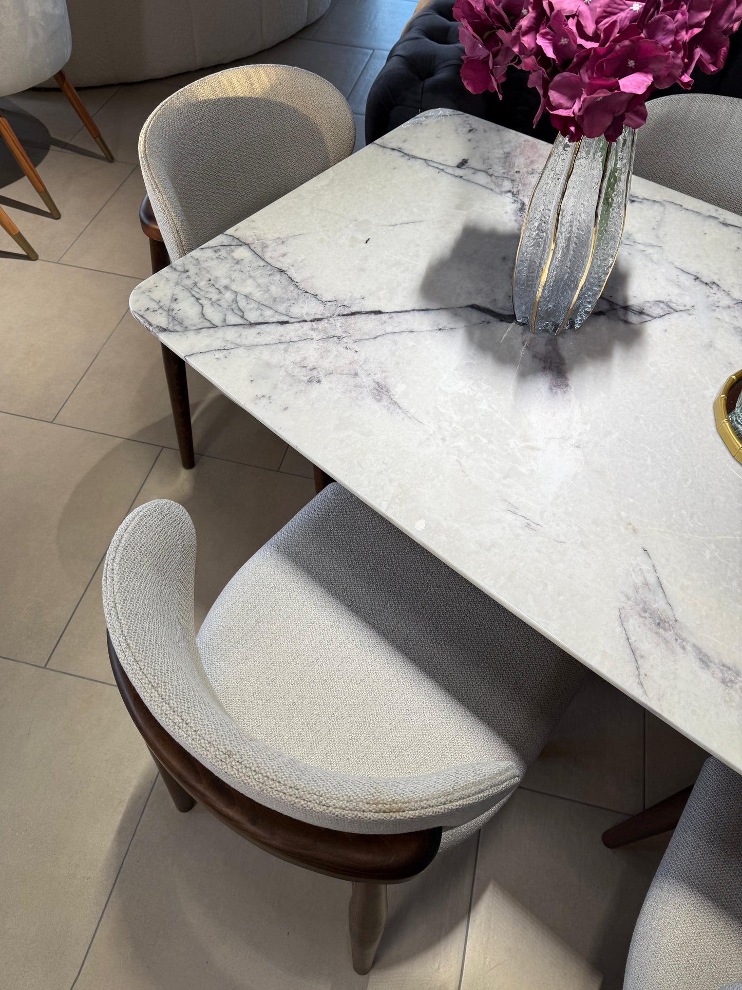 Masa White Violet piatra naturala 200x100x 2.5cm + 6 scaune asortate